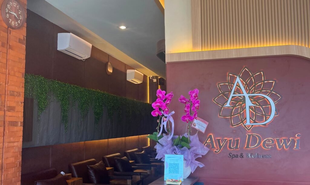 Lounge recliners along the green wall, looking towards the Ayu Dewi reception